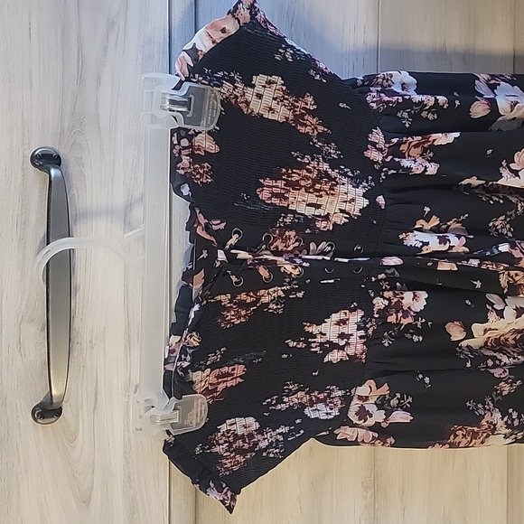 Torrid size 1 strapless top with lace up front - Picture 4 of 4